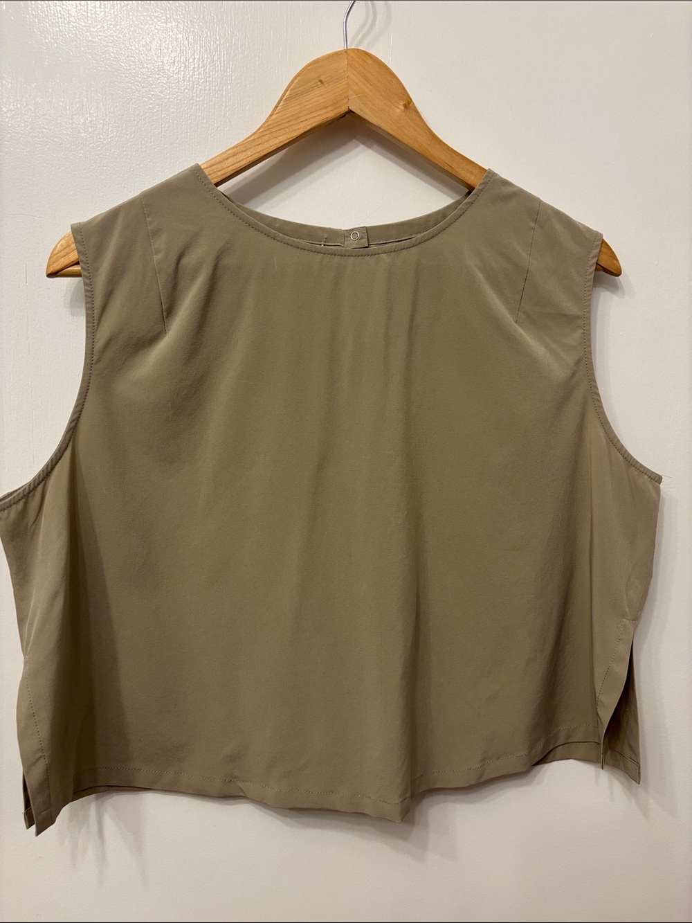 Sleeveless Crewneck Tank Top in Taupe